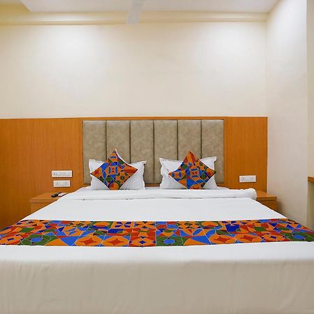 Fabhotel 7 Square - Nr Bkc มุมไบ ภายนอก รูปภาพ