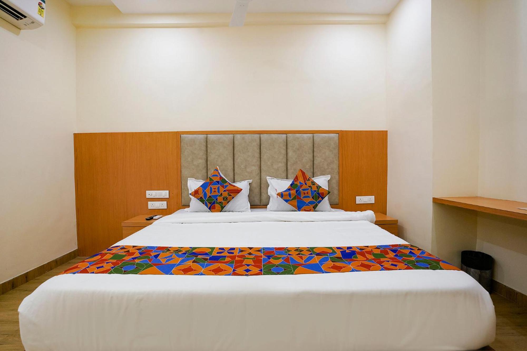 Fabhotel 7 Square - Nr Bkc มุมไบ ภายนอก รูปภาพ