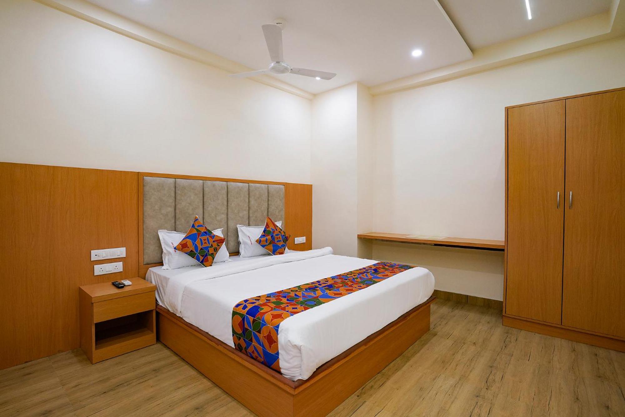 Fabhotel 7 Square - Nr Bkc มุมไบ ภายนอก รูปภาพ