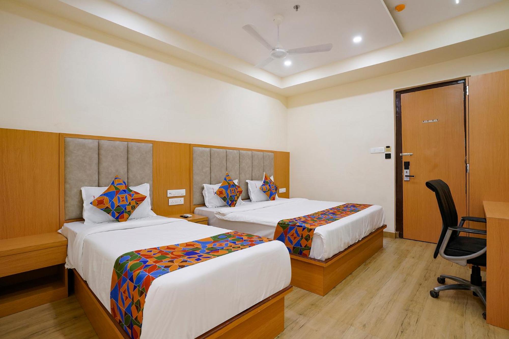 Fabhotel 7 Square - Nr Bkc มุมไบ ภายนอก รูปภาพ