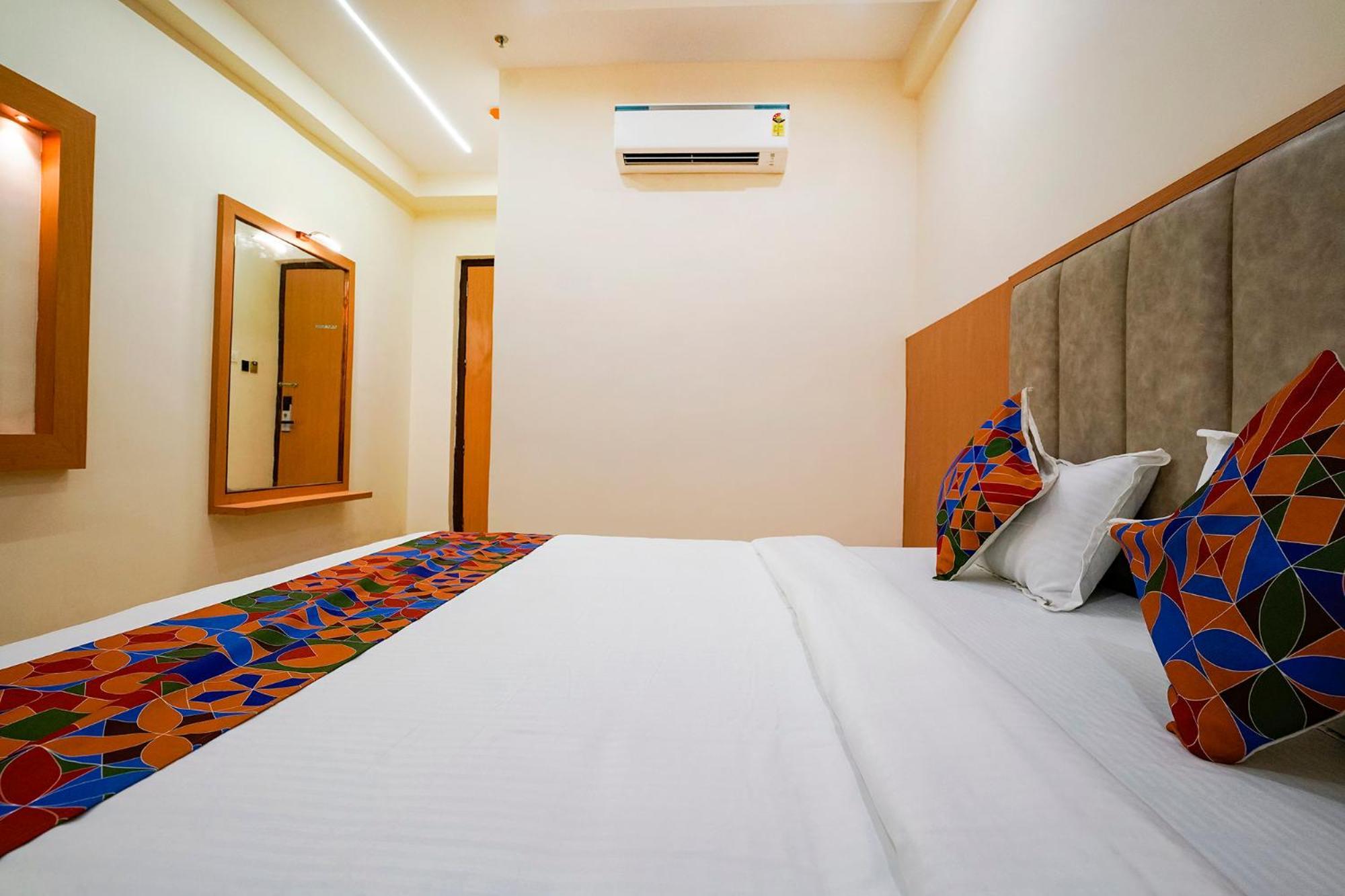 Fabhotel 7 Square - Nr Bkc มุมไบ ภายนอก รูปภาพ