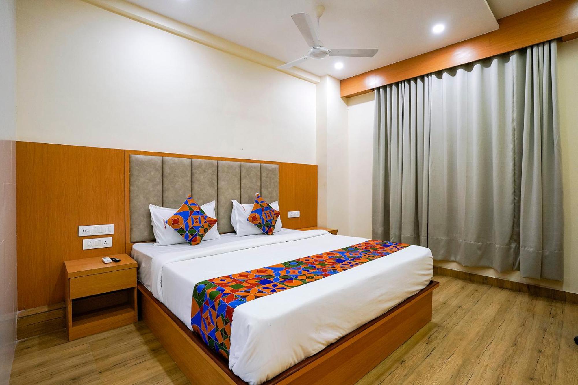 Fabhotel 7 Square - Nr Bkc มุมไบ ภายนอก รูปภาพ